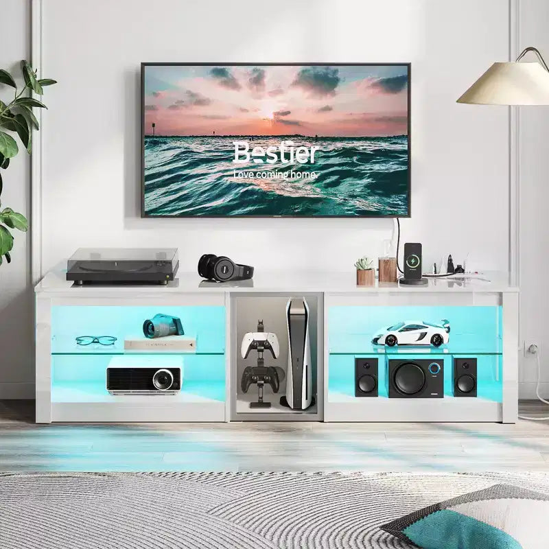 Meuble TV à LED de 63 pouces avec station de recharge et étagères en verre