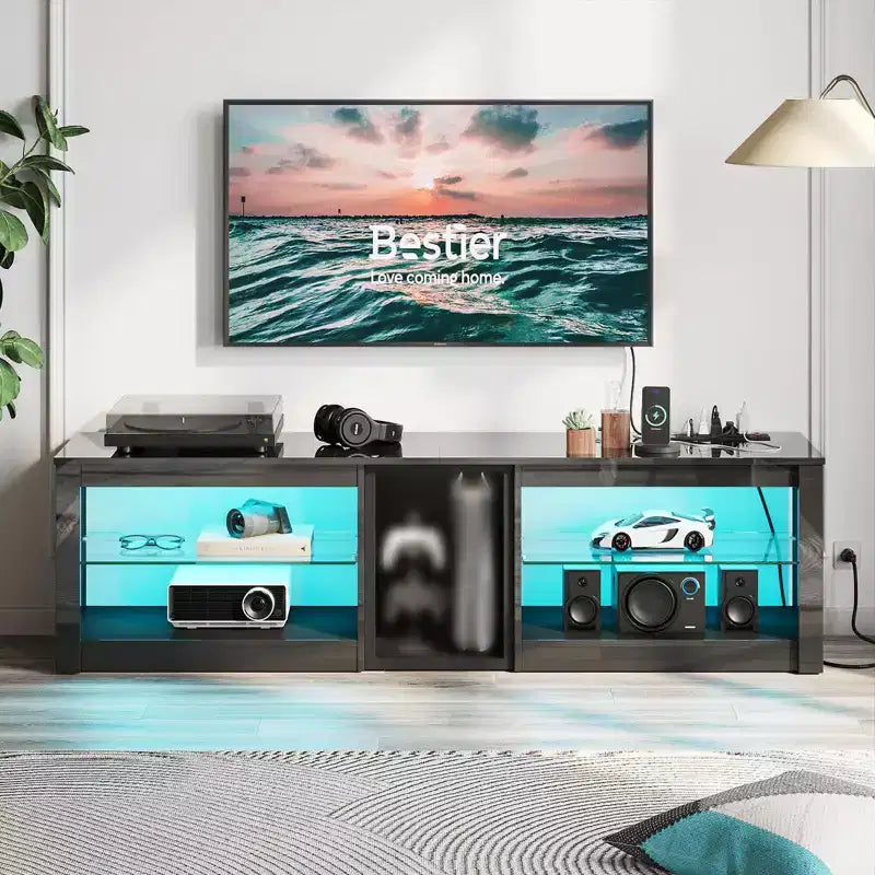 Meuble TV à LED de 63 pouces avec station de recharge et étagères en verre