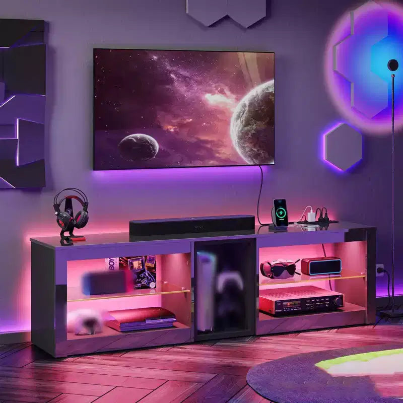Meuble TV à LED de 63 pouces avec station de recharge et étagères en verre