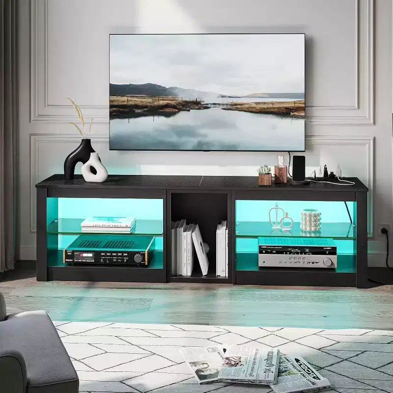 Meuble TV à LED de 63 pouces avec station de recharge et étagères en verre