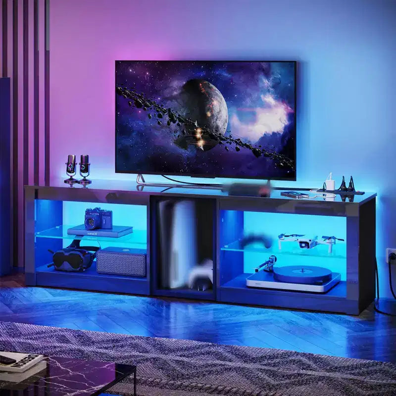 Meuble TV à LED de 63 pouces avec station de recharge et étagères en verre