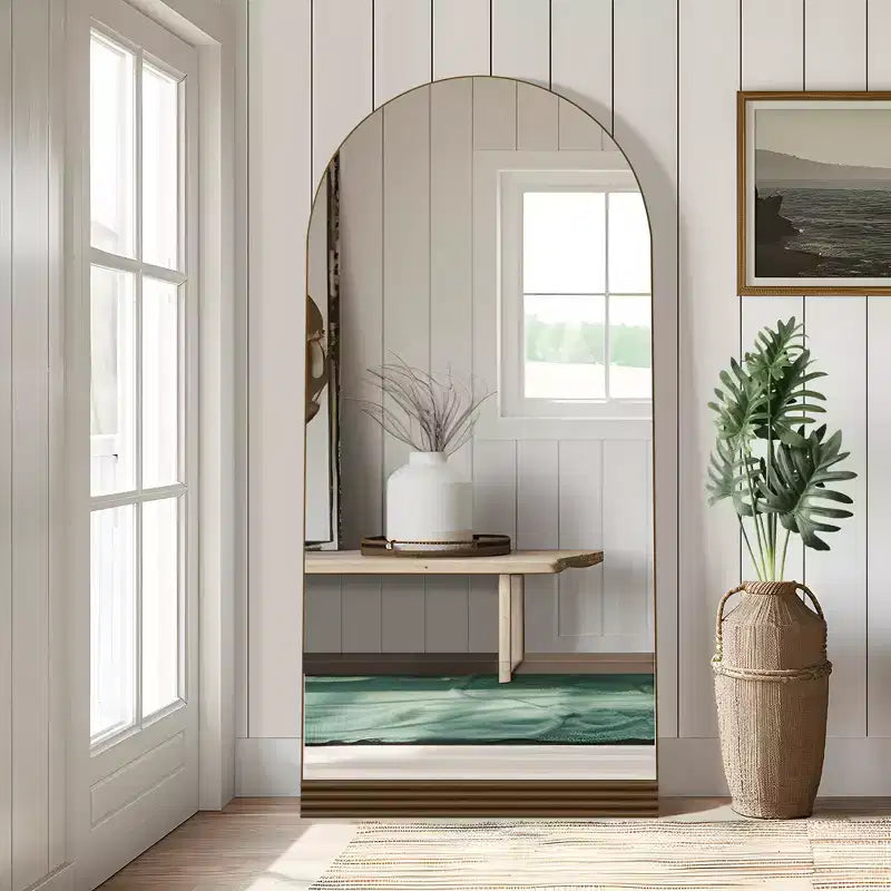 Miroir mural arqué pleine longueur avec cadre en bois, 31 in. W x 71 in. H, base en bois rayée marron