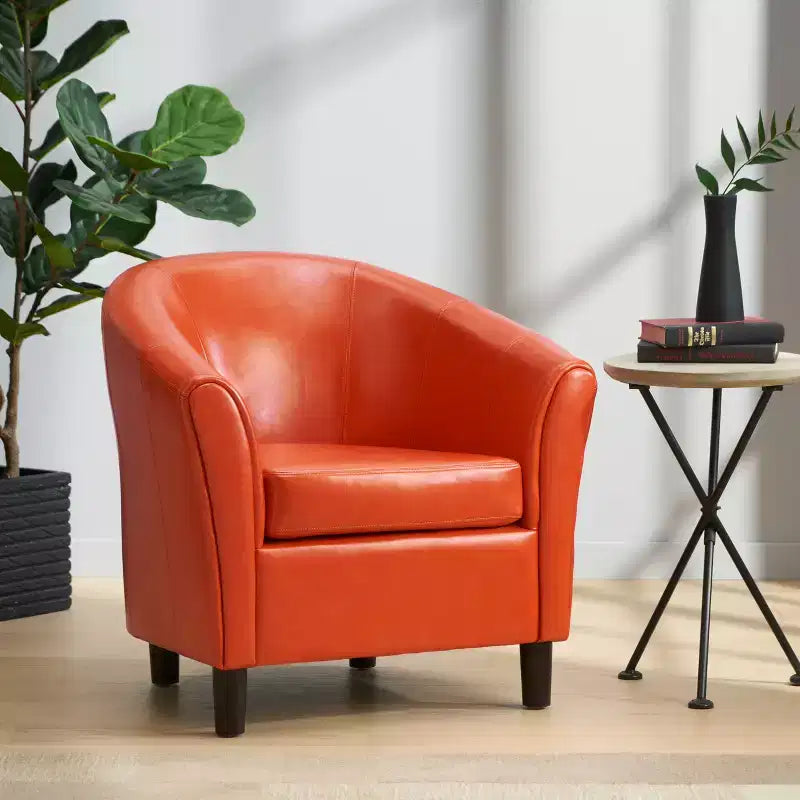Fauteuil club rembourré de style transitionnel, forme tonneau