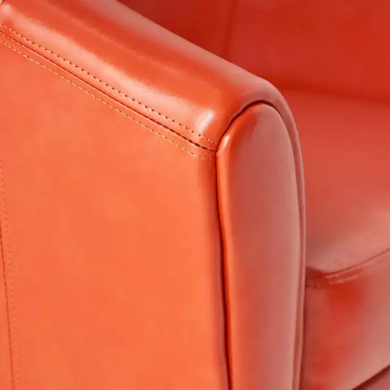 Fauteuil club rembourré de style transitionnel, forme tonneau