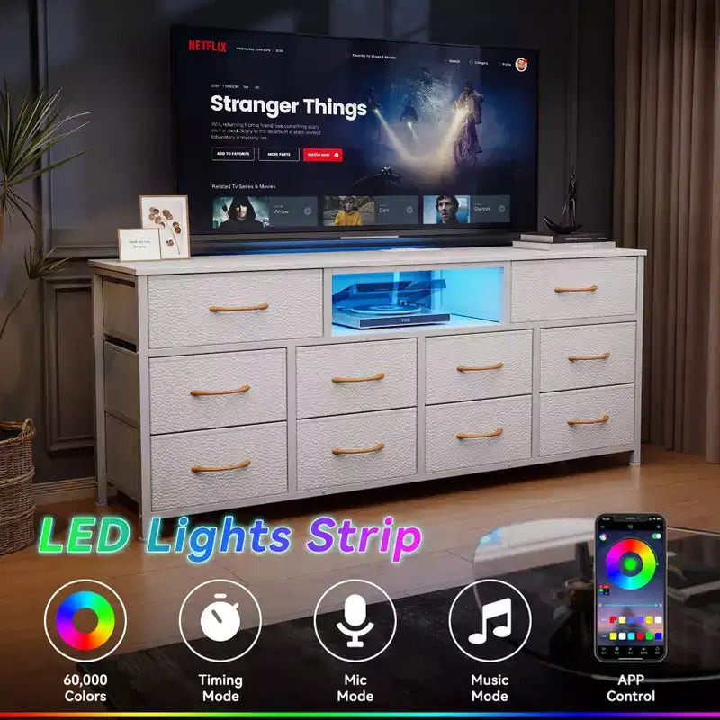 Commode blanche à 10 tiroirs faisant office de meuble TV pour téléviseur de 65 pouces, avec station de recharge, éclairage LED, console multimédia de 55 pouces de large, meuble de rangement pour chambre et meuble de divertissement