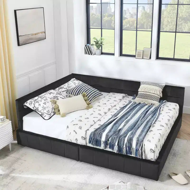 Gepolstertes Bettgestell mit Knopfheftung, Rückenlehne und Armlehnen für das Schlafzimmer, Schwarz
