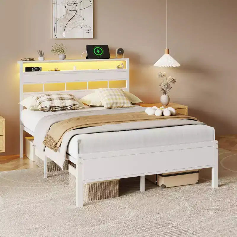 Estructura de cama blanca moderna de tamaño full con luces LED, cabecero de almacenamiento, estación de carga USB C, cama con plataforma metálica para dormitorio de adolescente o sala de juegos, no requiere somier