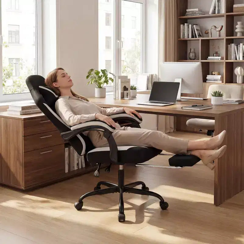 Silla gaming con reposacabezas, soporte lumbar, reposabrazos articulados y respaldo reclinable
