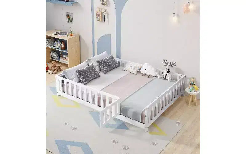 Estructura de cama de plataforma tamaño Full para niños con barandilla de seguridad y puertas abatibles, estructura de cama de suelo, cama de madera multiusos para niños pequeños