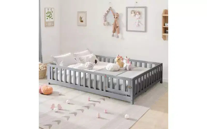Estructura de cama de plataforma tamaño Full para niños con barandilla de seguridad y puertas abatibles, estructura de cama de suelo, cama de madera multiusos para niños pequeños