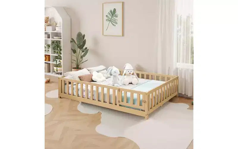 Estructura de cama de plataforma tamaño Full para niños con barandilla de seguridad y puertas abatibles, estructura de cama de suelo, cama de madera multiusos para niños pequeños