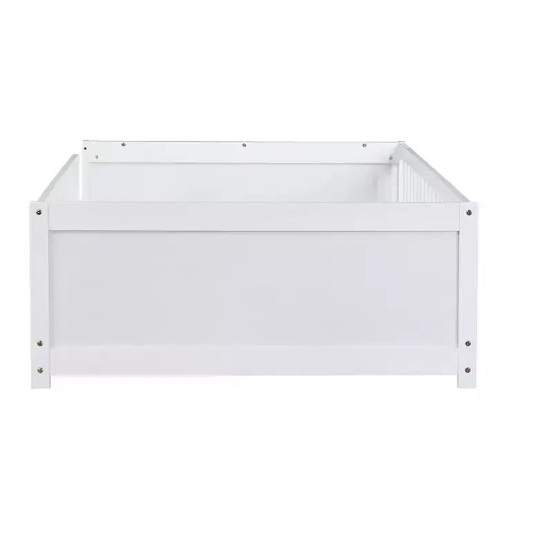 Einzelbett mit Bodenplattform und integriertem Bücherregal, Schutzgittern und stabilem Holzgestell, platzsparendes Design fürs Kinderzimmer