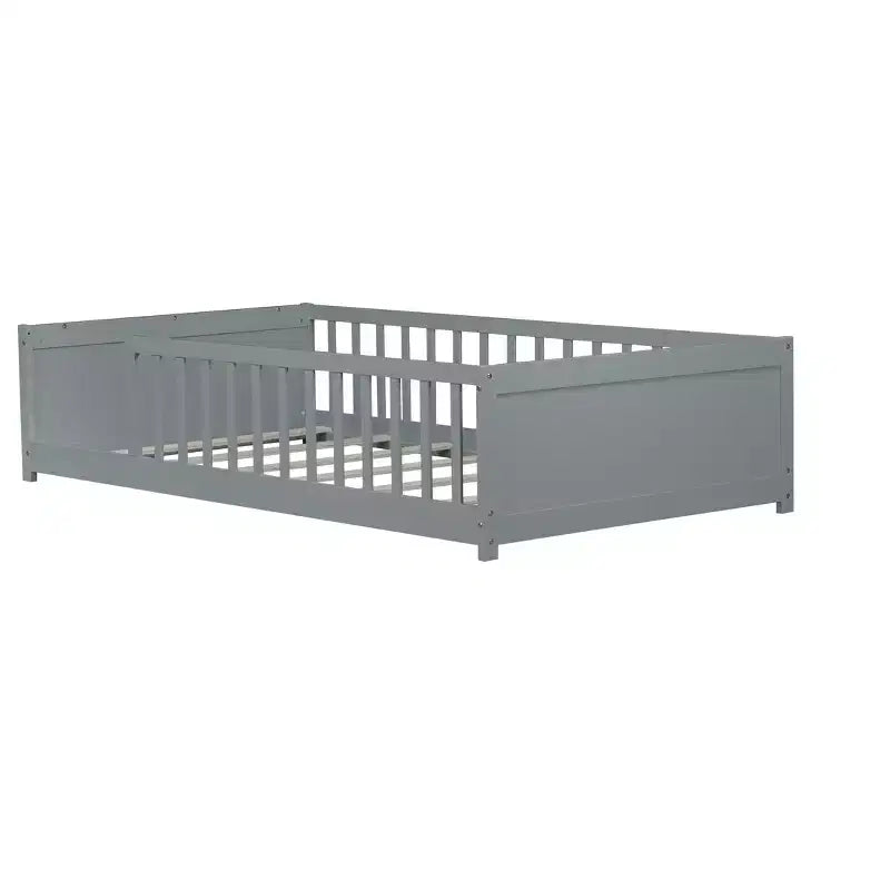 Einzelbett mit Bodenplattform und integriertem Bücherregal, Schutzgittern und stabilem Holzgestell, platzsparendes Design fürs Kinderzimmer